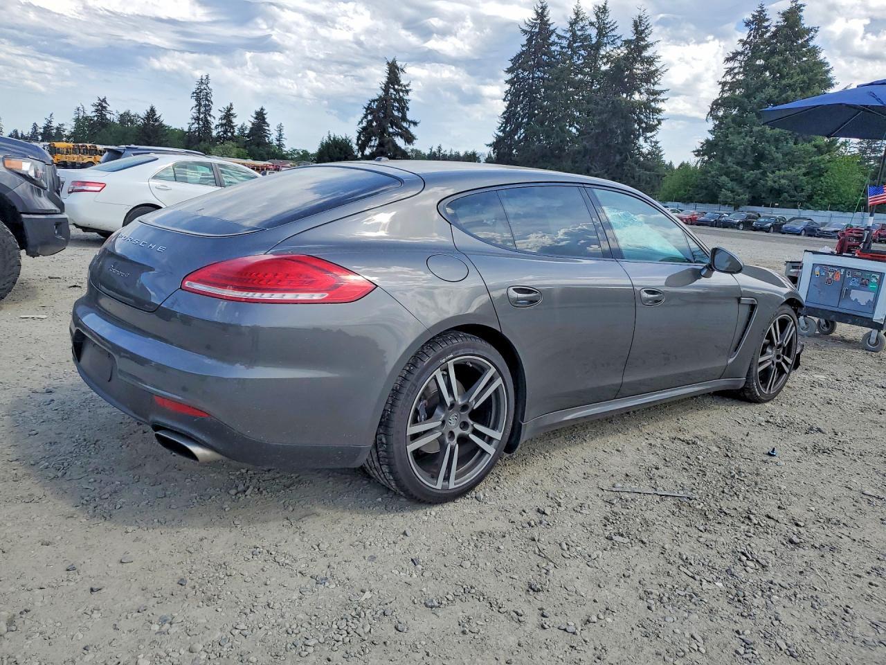 2014 Porsche Panamera 2 - Image 3