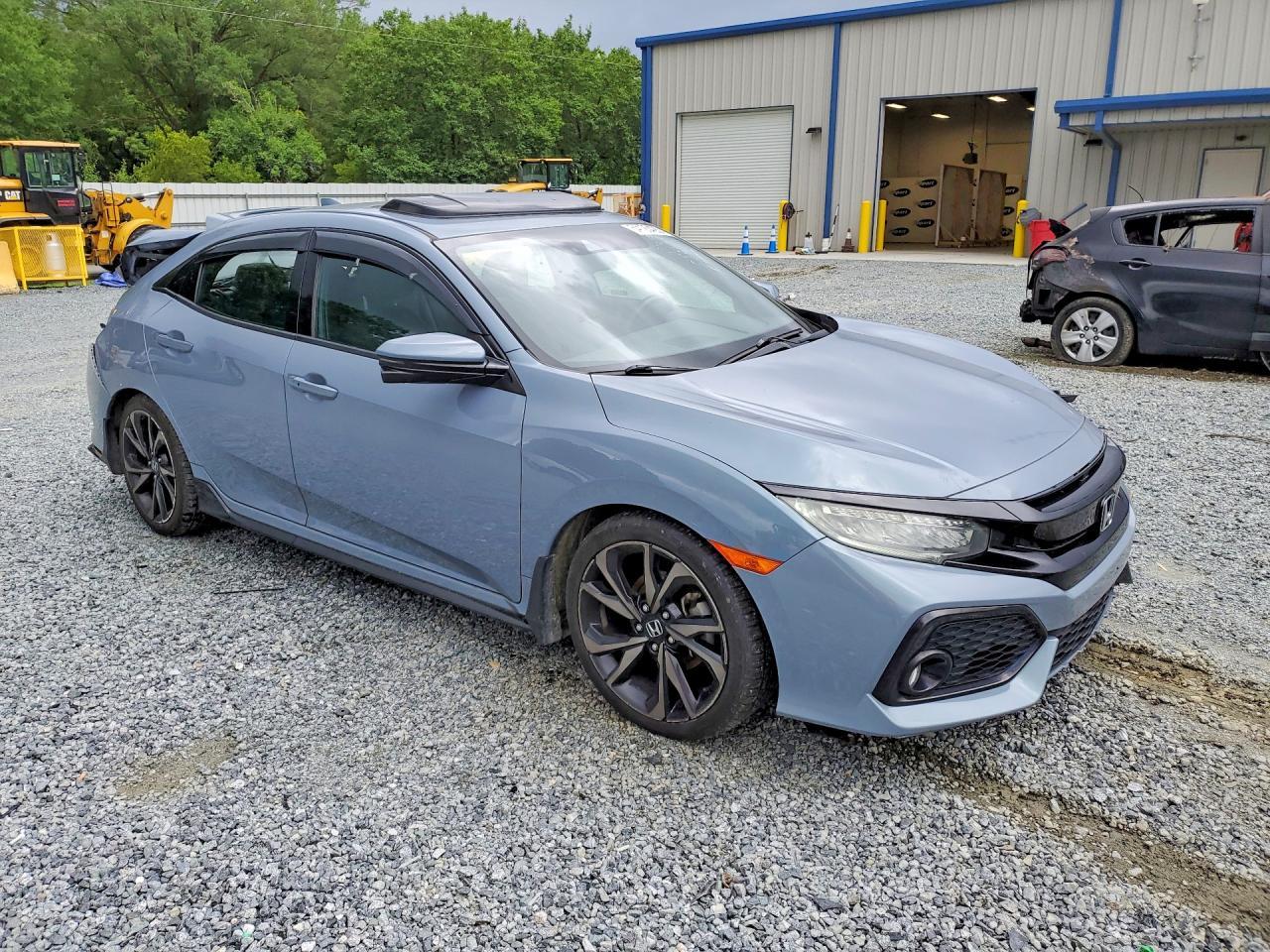 2019 Honda Civic Sport Touring - Image 4