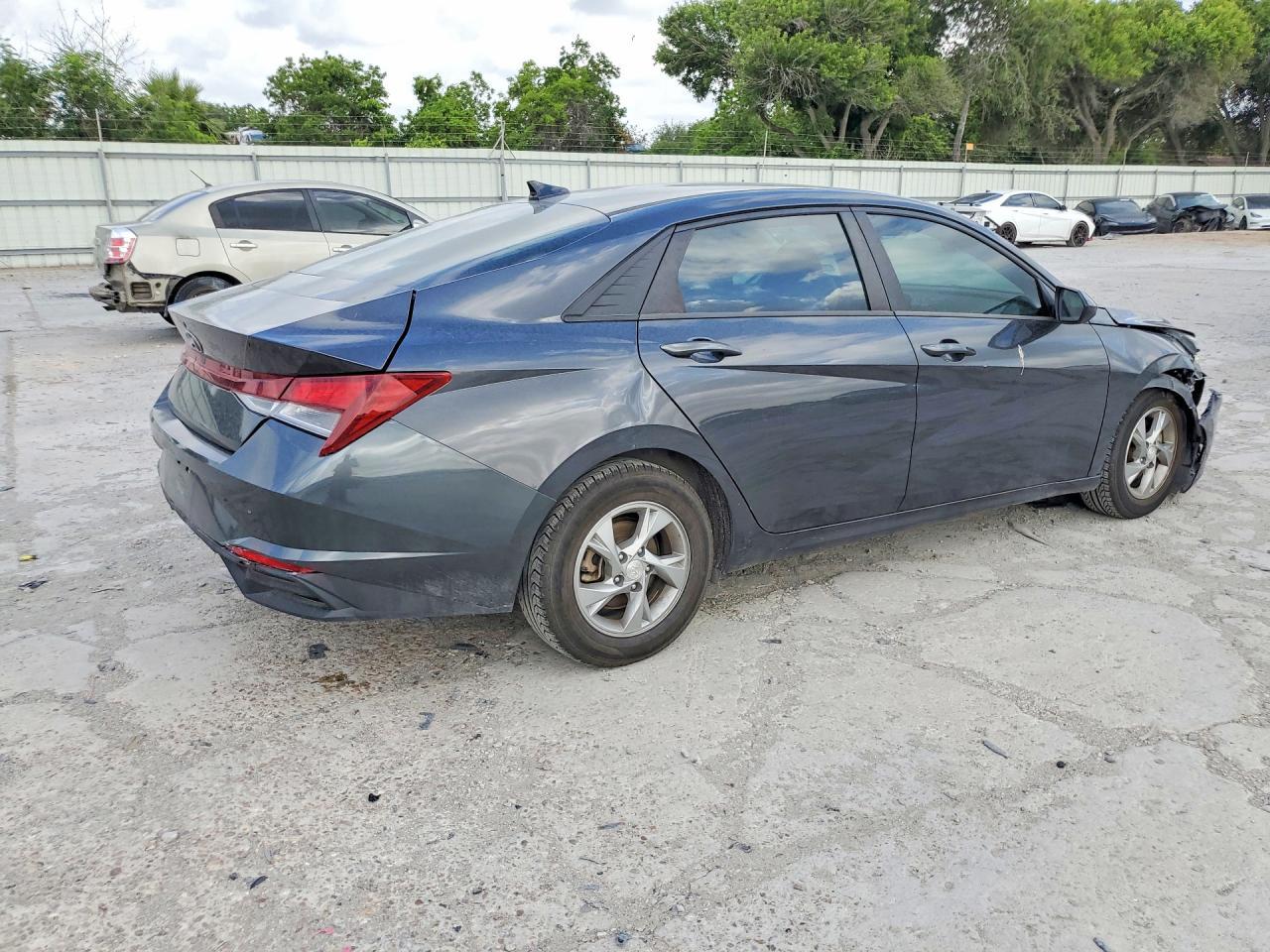 2022 Hyundai Elantra Se - Image 3