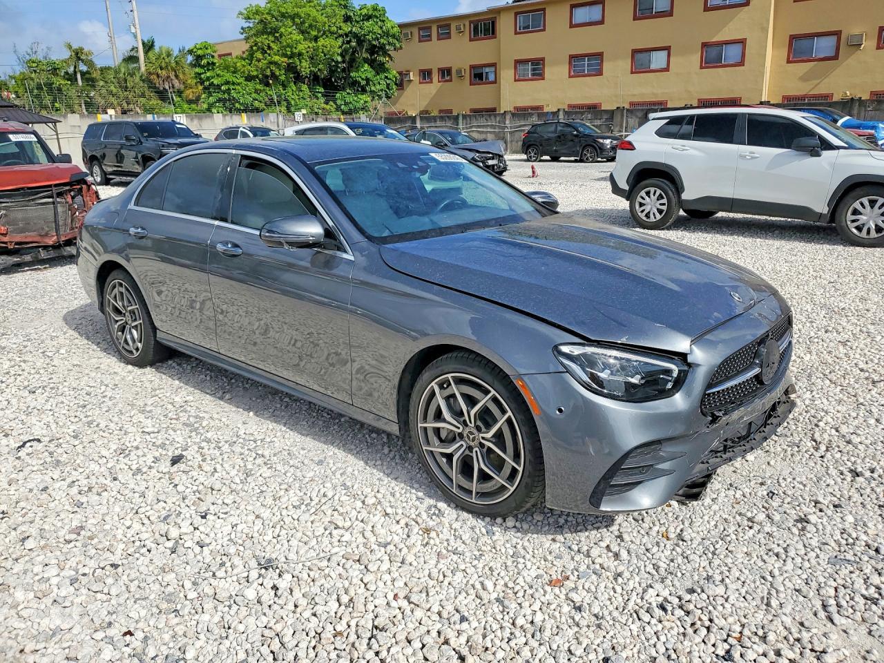 2022 Mercedes-Benz E 350 - Фото 4