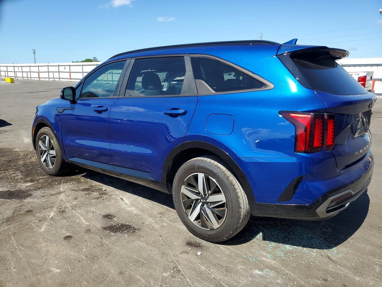 2021 Kia Sorento S - Фото 2