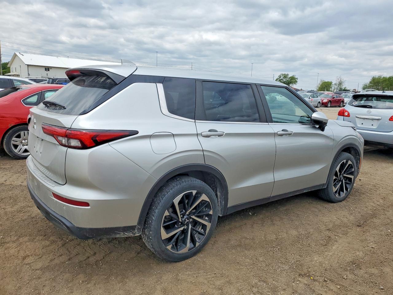 2022 Mitsubishi Outlander Es - Image 3