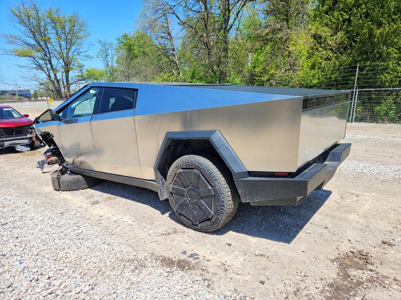 2025 Tesla Cybertruck - Image 2