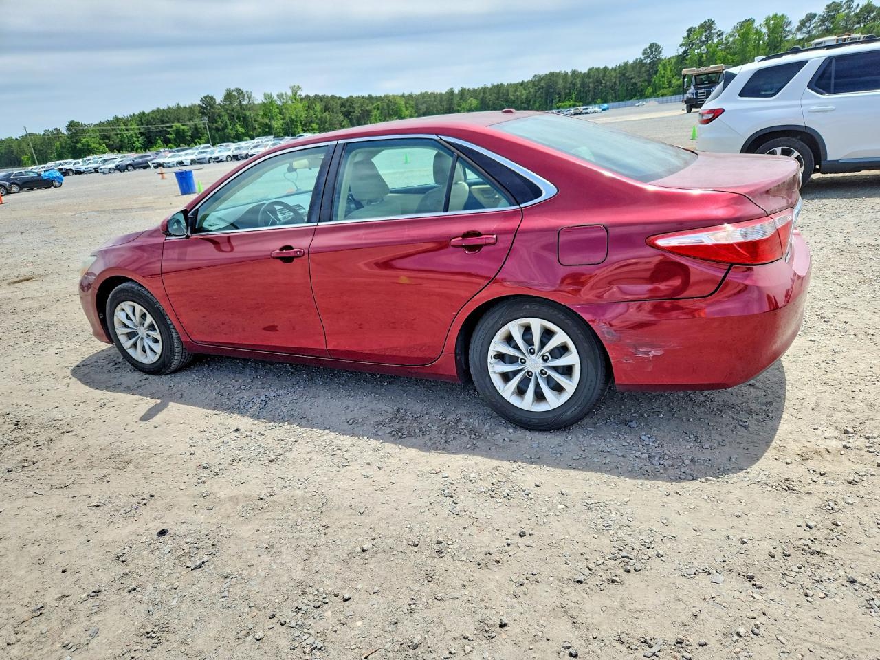 2016 Toyota Camry Le - Фото 2