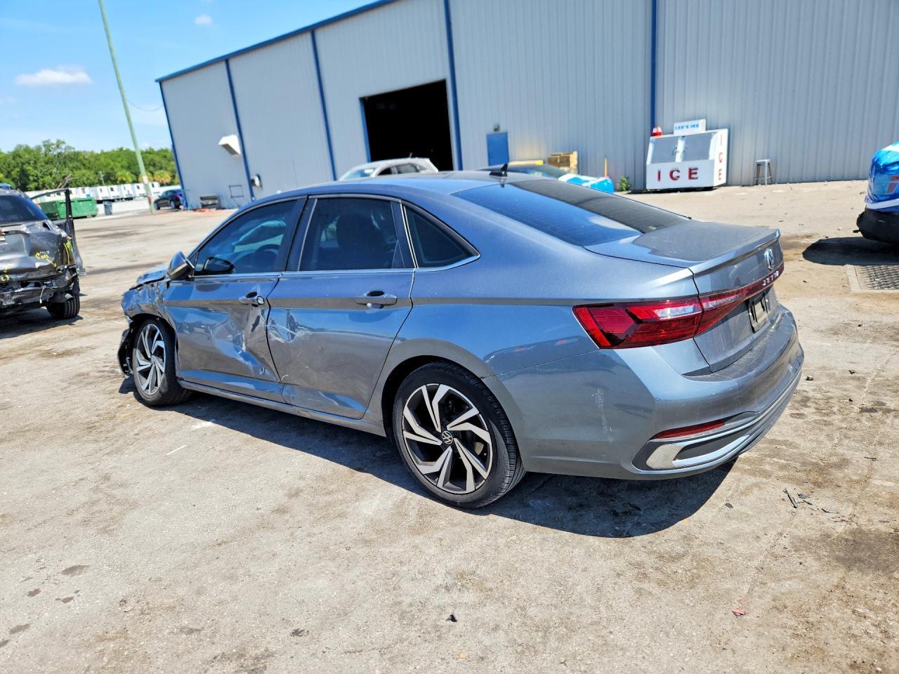 2025 Volkswagen Jetta Sel - Image 2