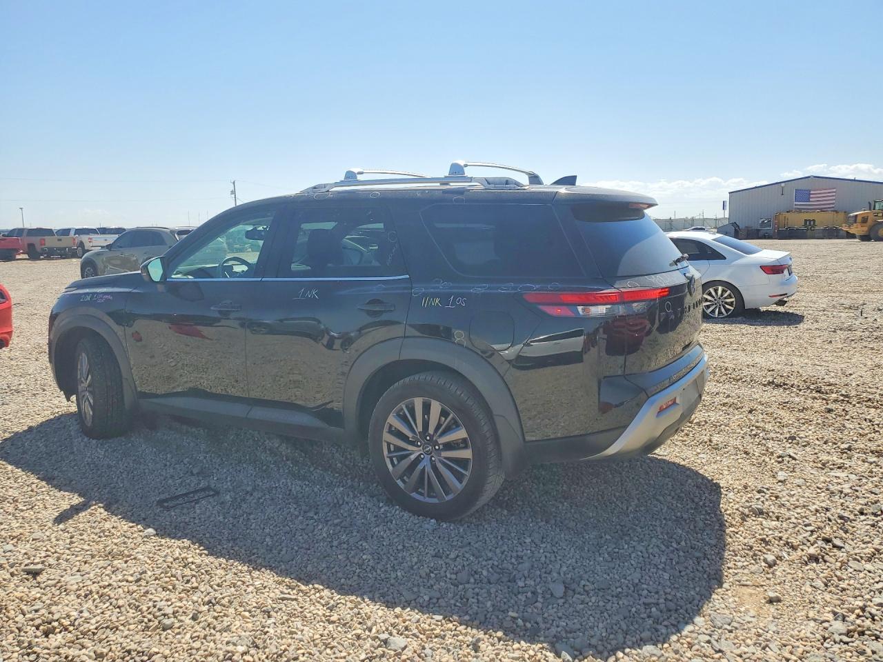 2022 Nissan Pathfinder Sl - Фото 2