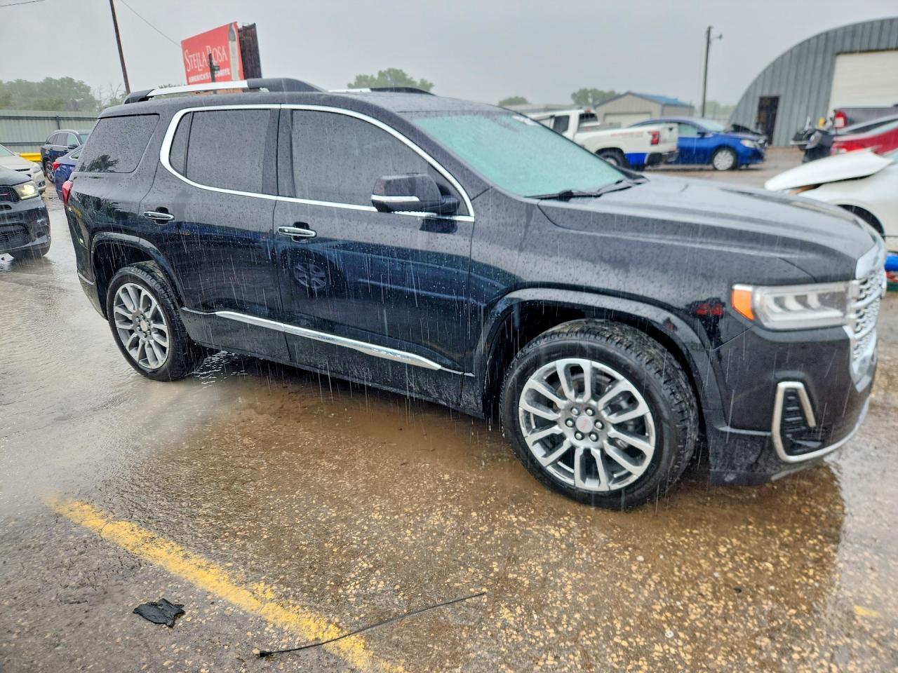 2023 GMC Acadia Denali - Image 4