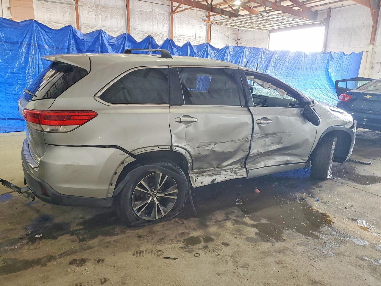 2017 Toyota Highlander Le - Image 3