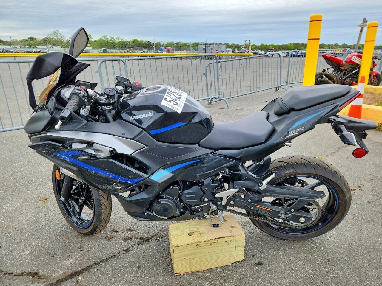 2025 Kawasaki Ex500 - Фото 3