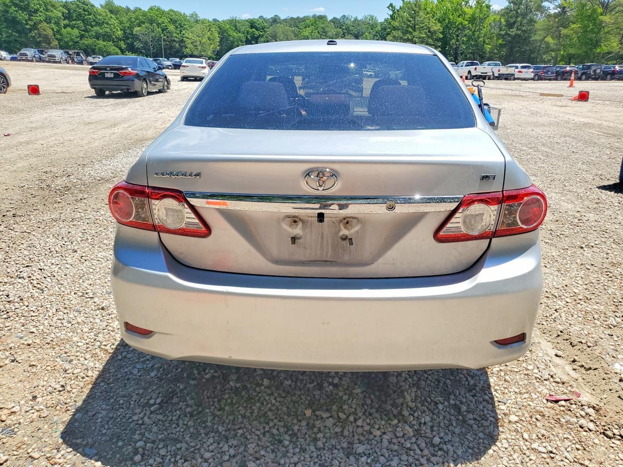 2011 Toyota Corolla Le - Image 6