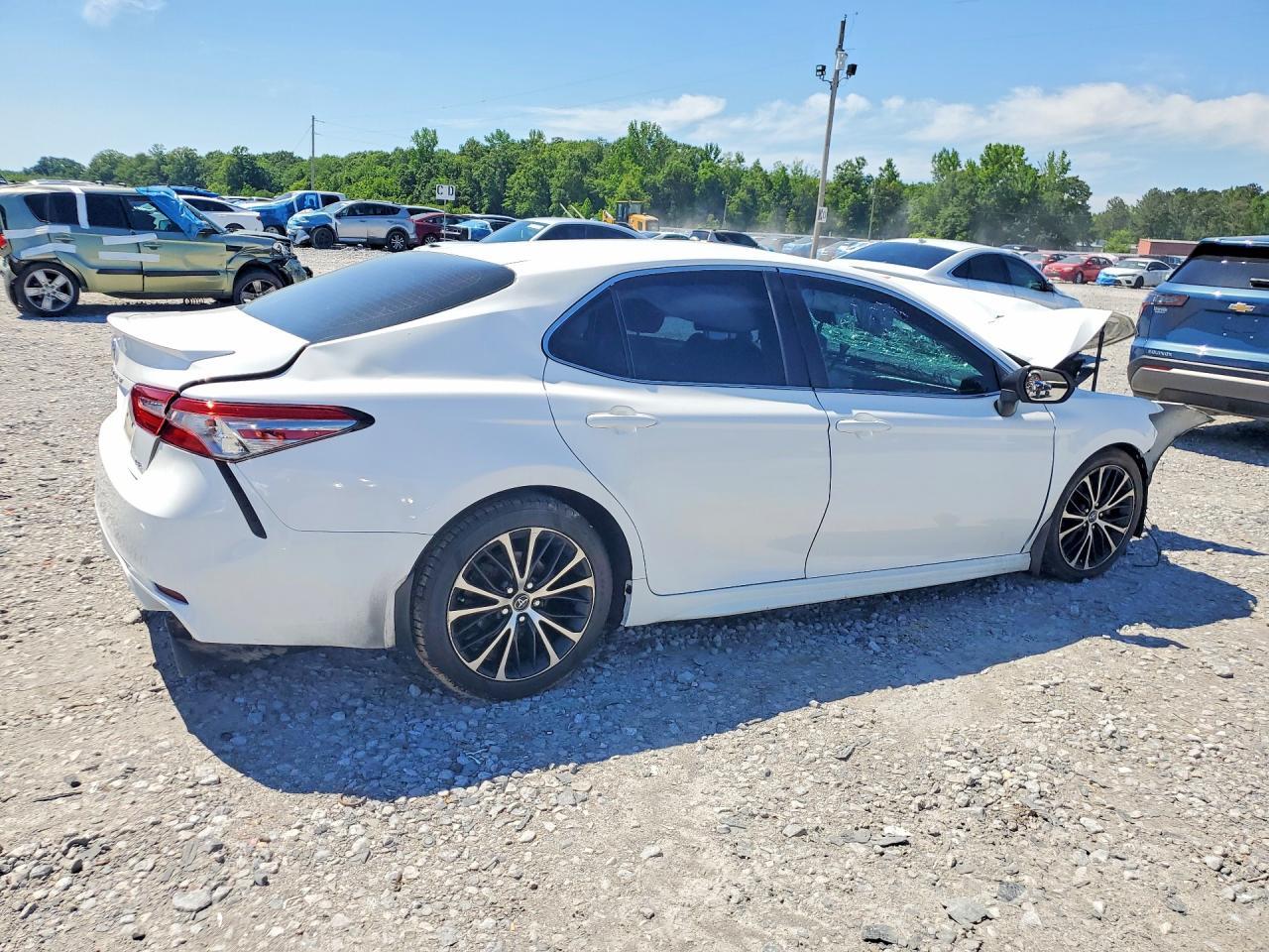 2018 Toyota Camry Se - Фото 3