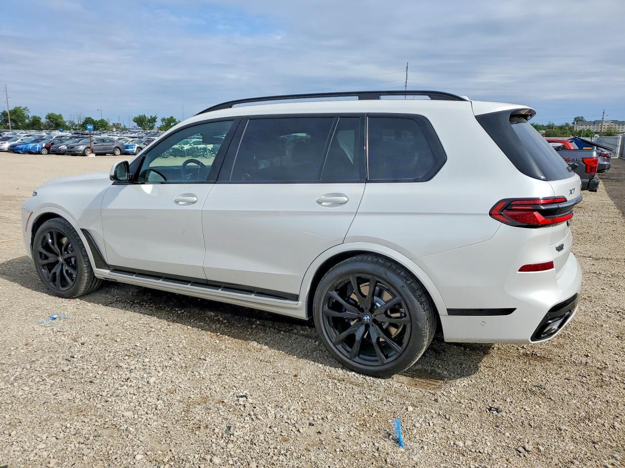 2026 BMW X7 xDrive40I - Фото 2