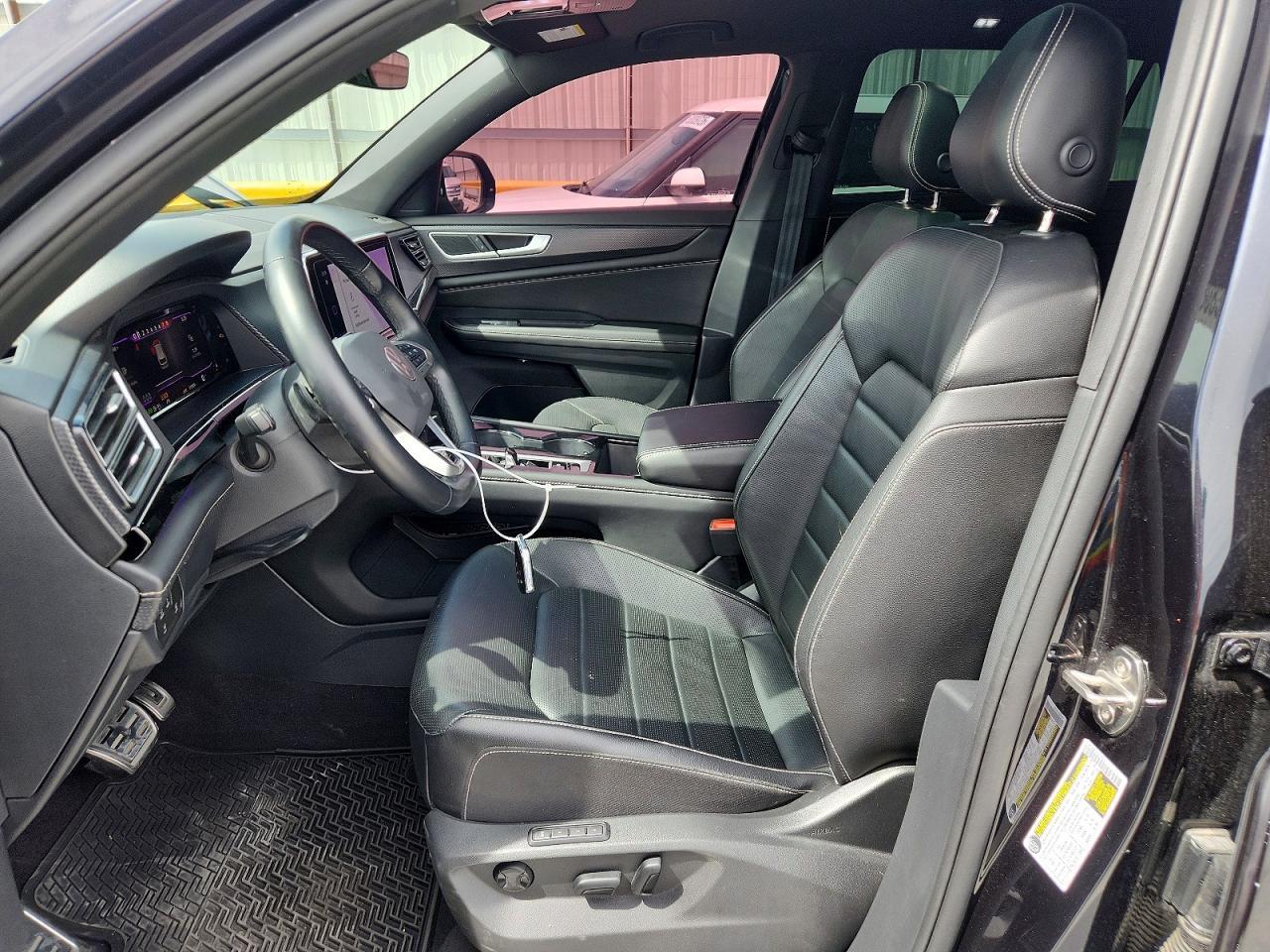 2024 Volkswagen Atlas Cross Sport Sel R-Line - Image 7
