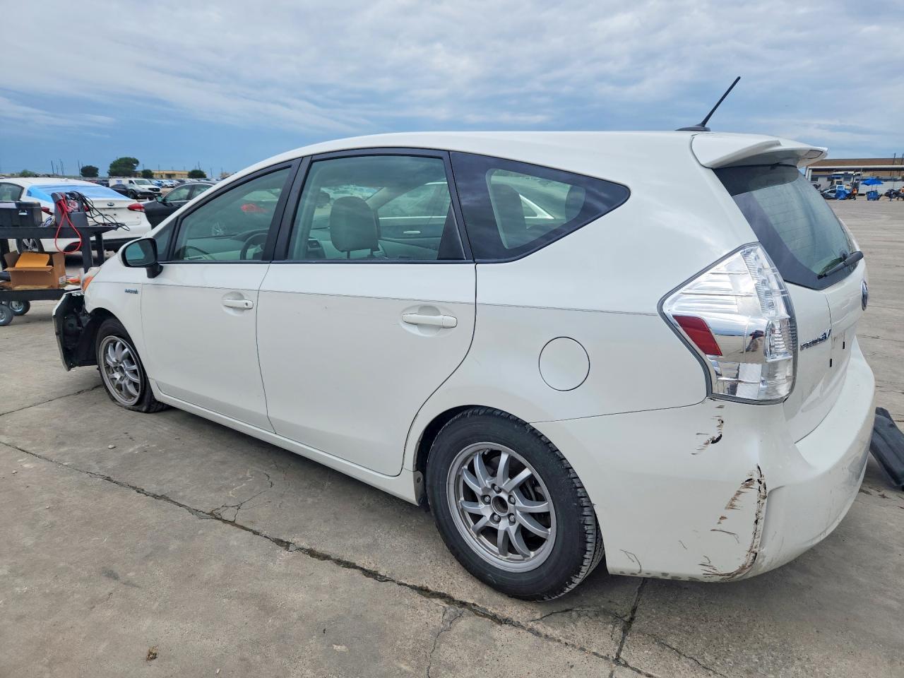 2014 Toyota Prius V Three - Image 2