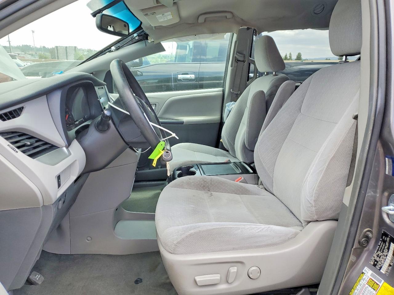2017 Toyota Sienna Le - Image 7