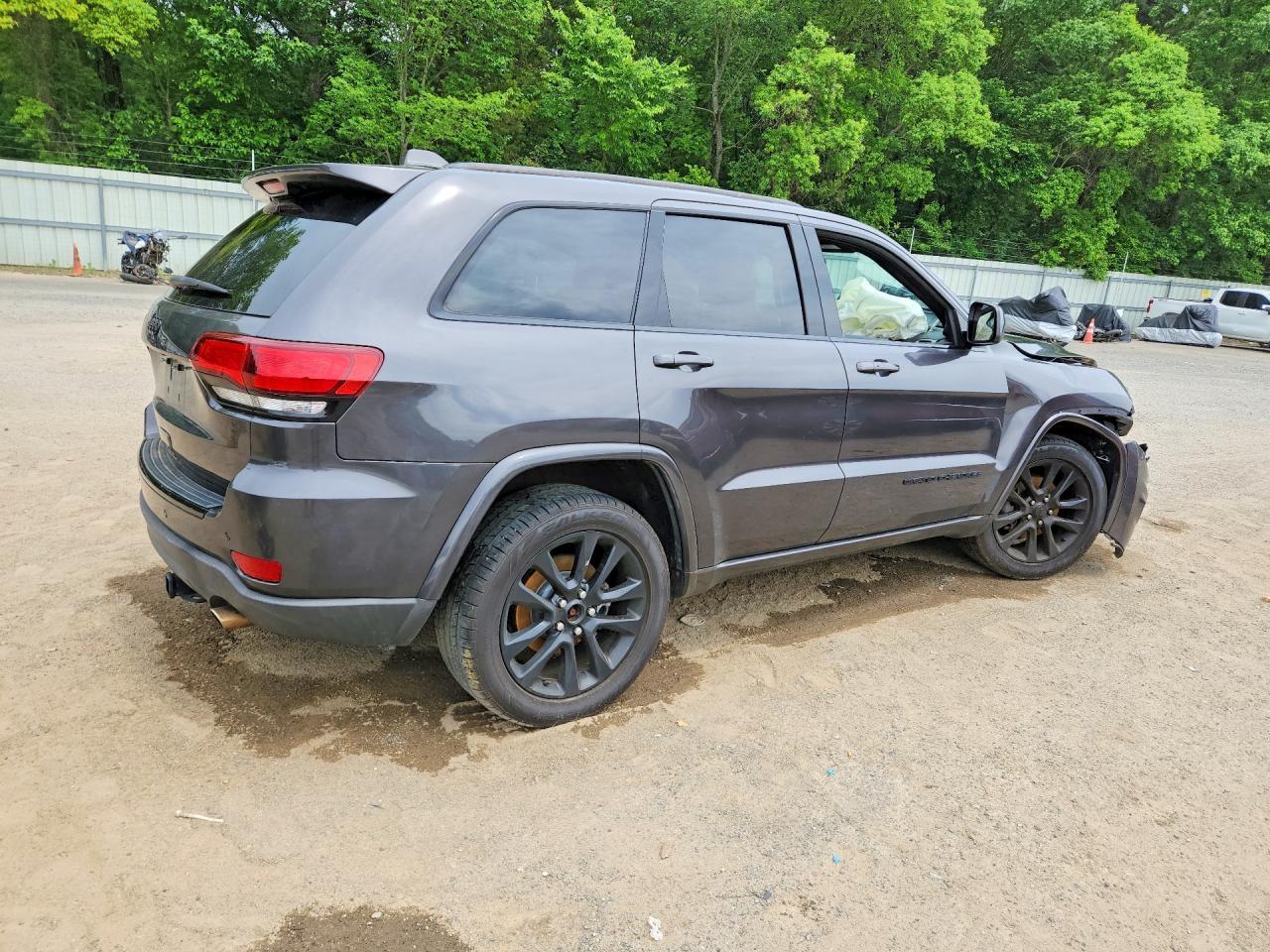 2017 Jeep Grand Cherokee Laredo - Image 3