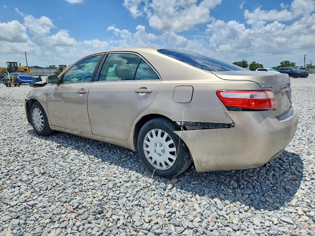 2012 Toyota Camry Base - Фото 2