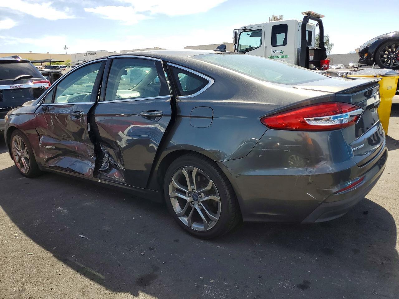 2019 Ford Fusion Titanium - Фото 2