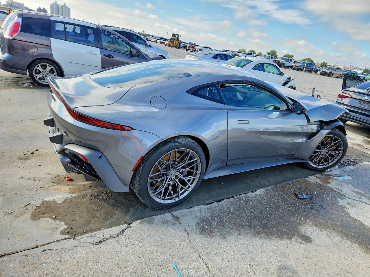 2020 Aston Martin Vantage - Image 3