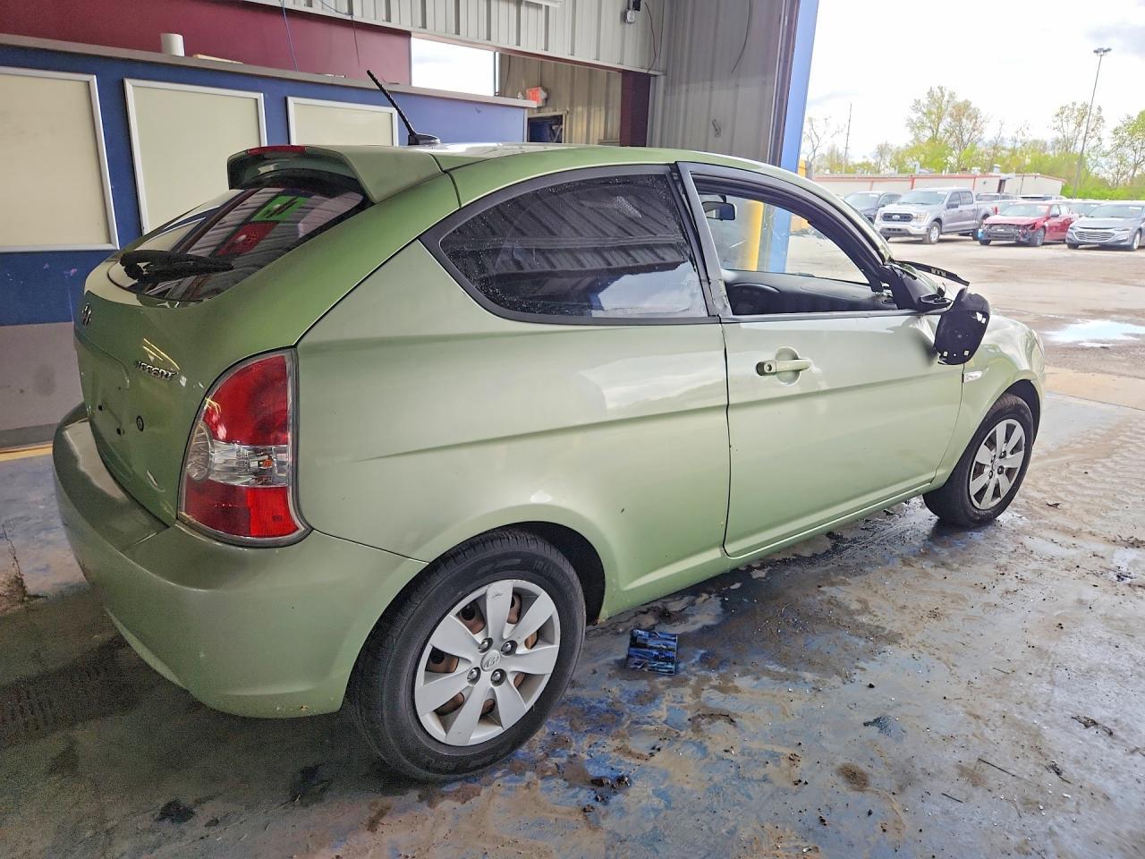 2011 Hyundai Accent Gl - Image 3