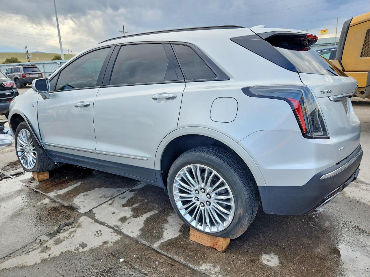 2020 Cadillac Xt5 Sport - Image 2