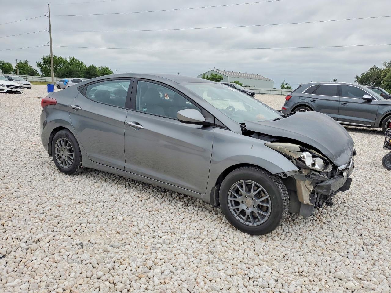 2016 Hyundai Elantra - Фото 4
