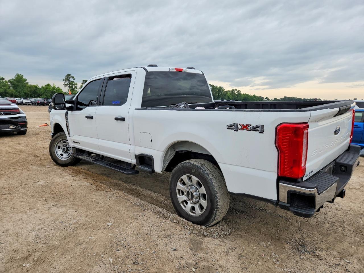 2024 Ford F250 Super Duty - Image 2