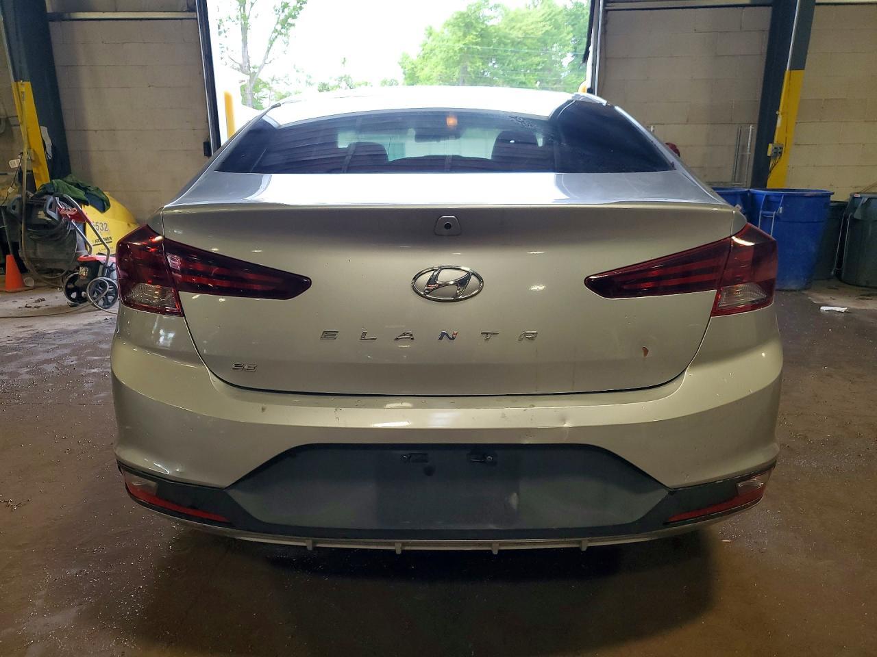 2020 Hyundai Elantra Se - Image 6