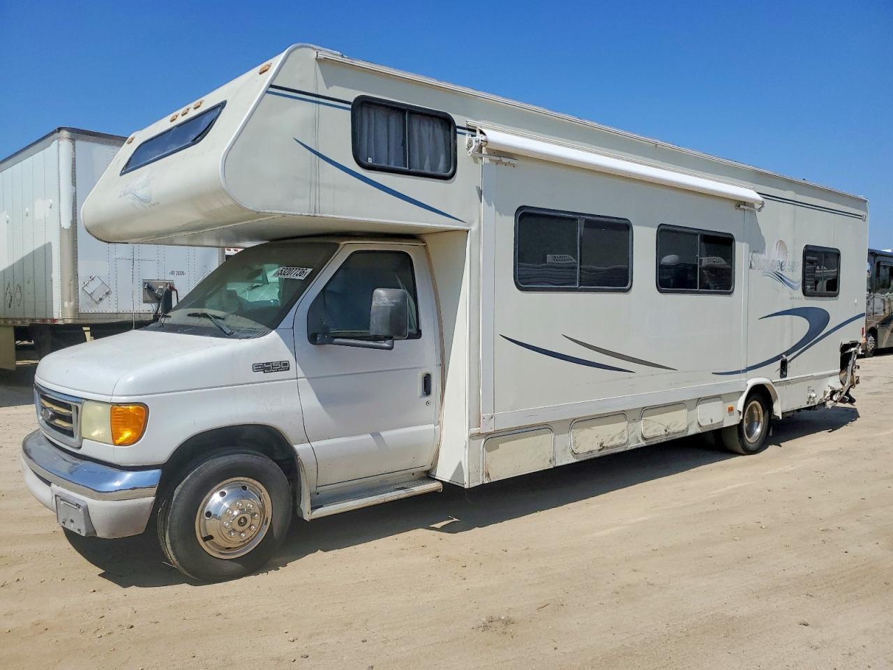 2003 Ford Econoline E450 Super Duty Cutaway Van - Фото 2
