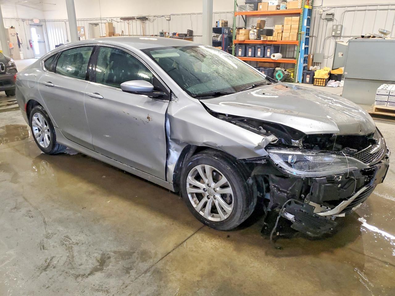 2015 Chrysler 200 Limited - Фото 4