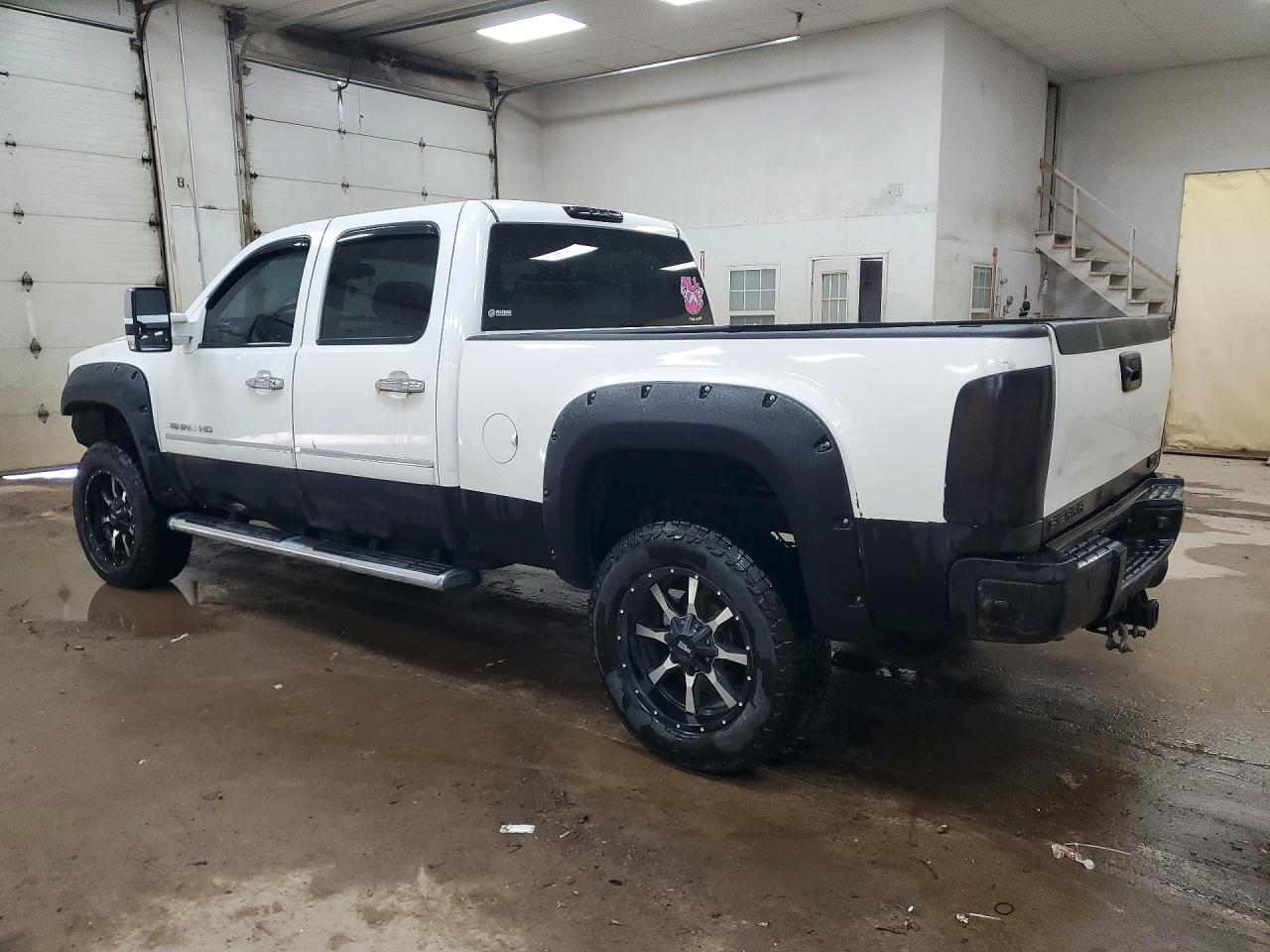 2011 GMC Sierra K3500 Denali - Image 2