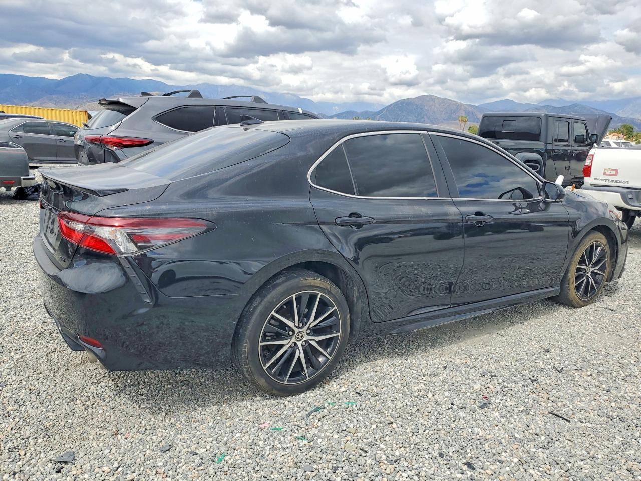 2023 Toyota Camry Se - Фото 3