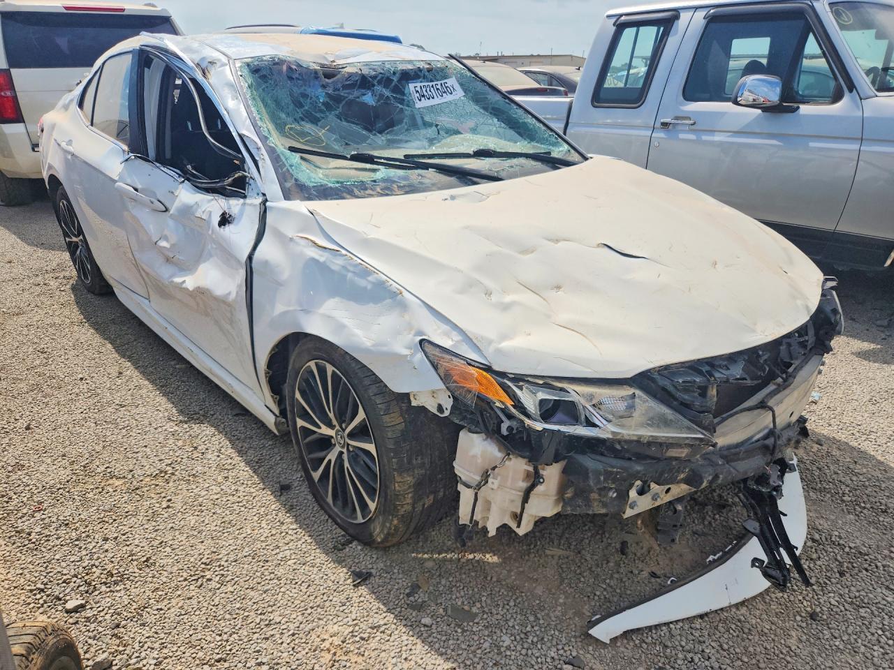 2020 Toyota Camry Se - Фото 4