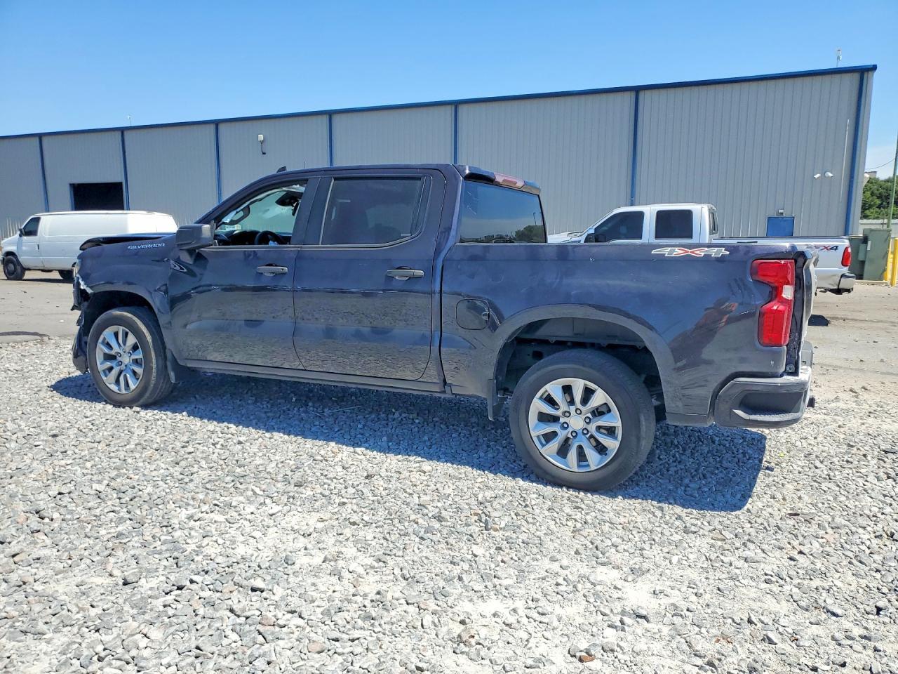 2022 Chevrolet Silverado K1500 Custom - Image 2