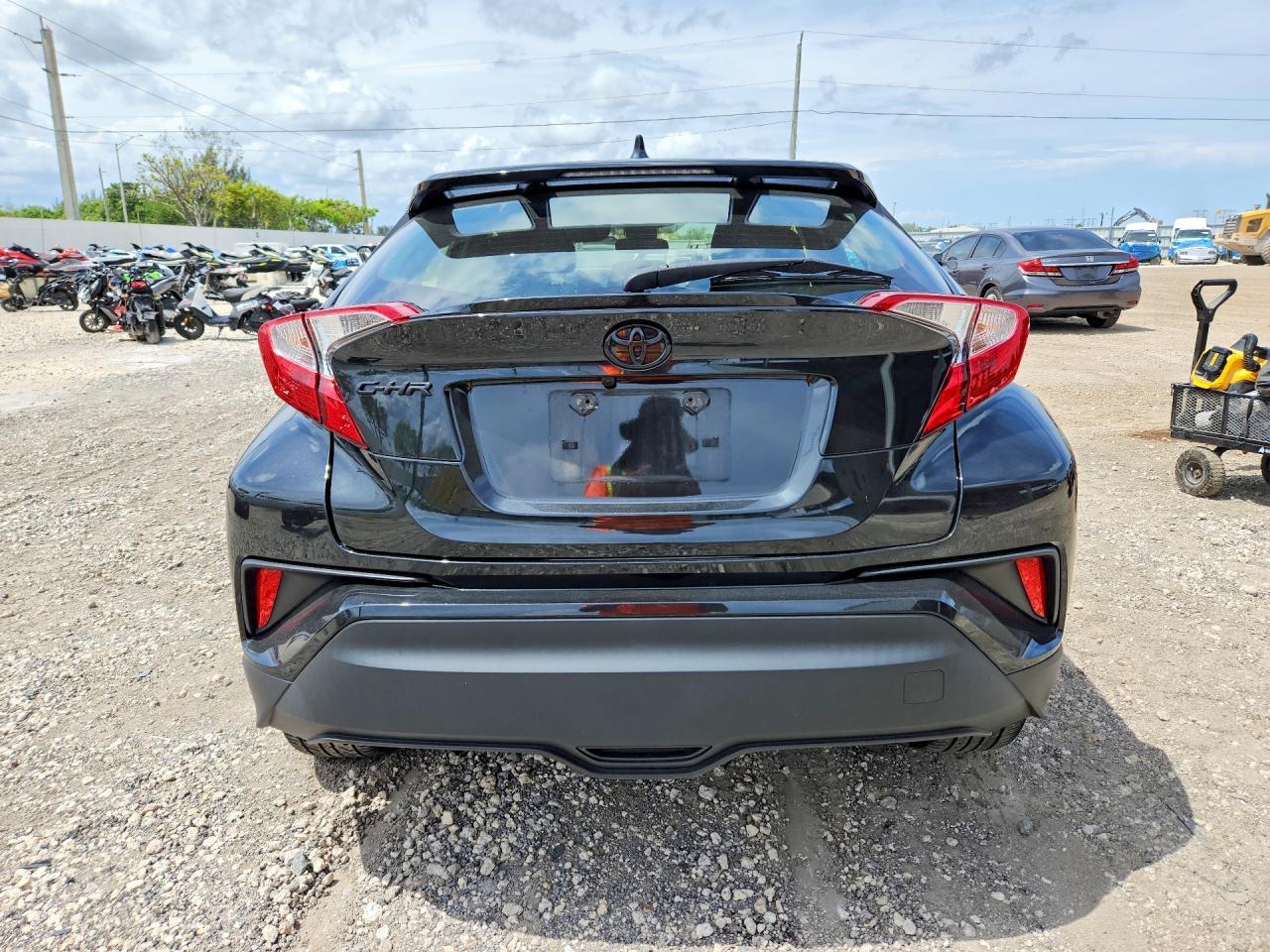 2022 Toyota C-Hr Nightshade - Image 6