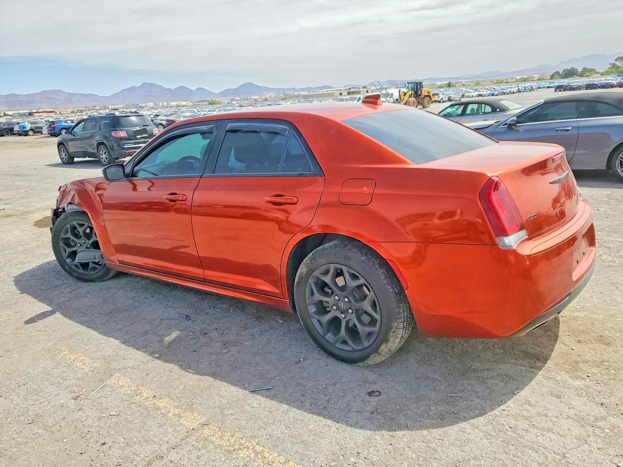 2020 Chrysler 300 Touring - Фото 2
