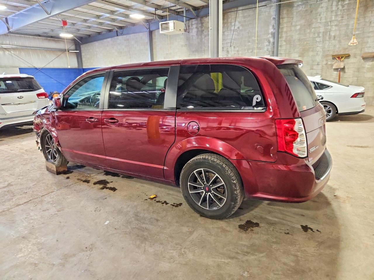 2018 Dodge Grand Caravan Gt - Image 2
