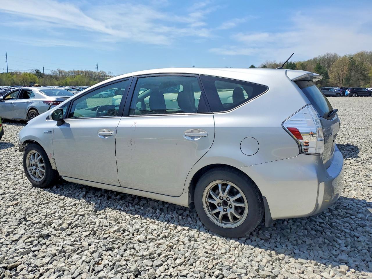 2012 Toyota Prius V Two - Фото 2