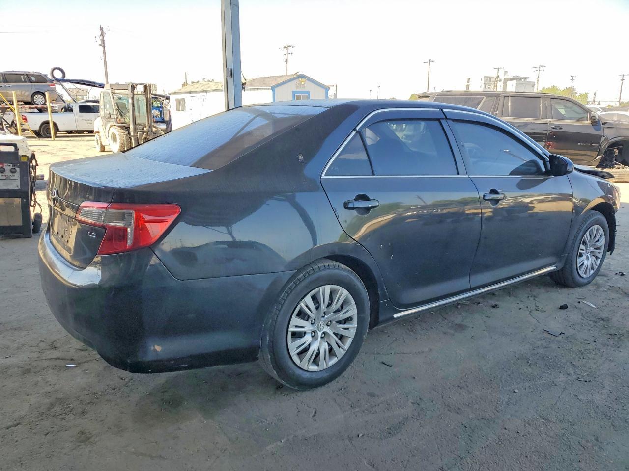 2014 Toyota Camry Le - Image 3