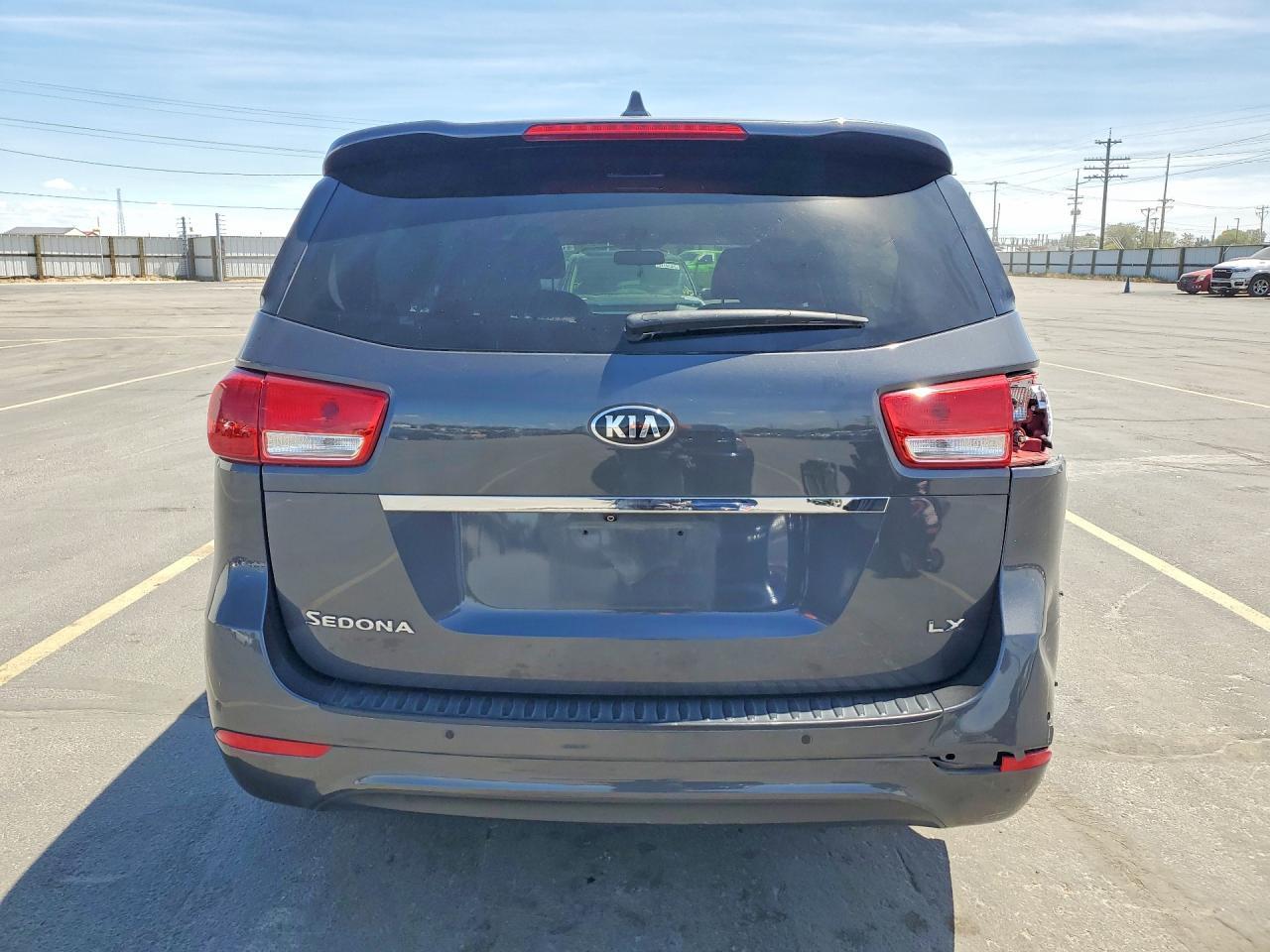 2017 Kia Sedona - Фото 6