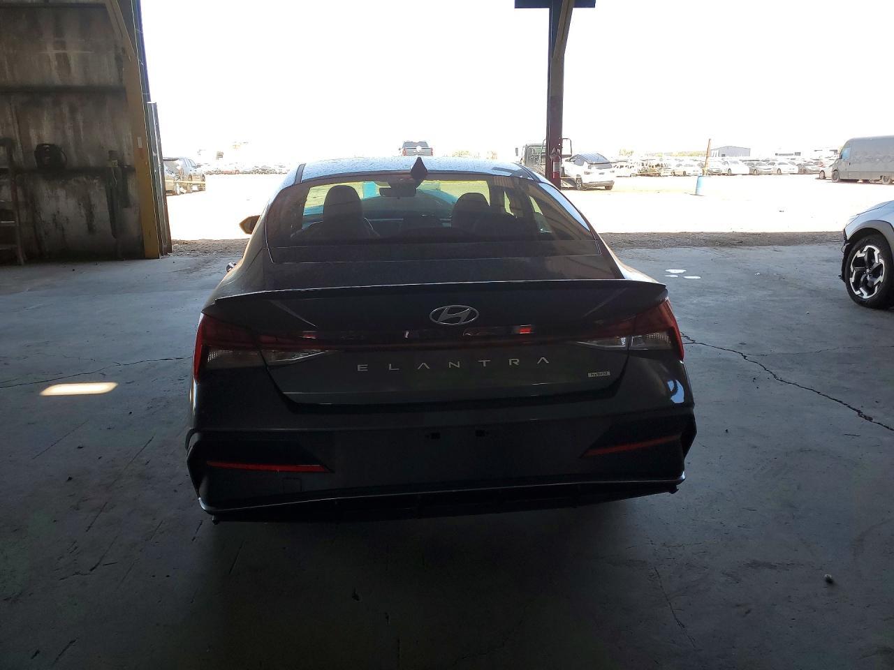 2025 Hyundai Elantra Hybrid Sel Sport - Image 6