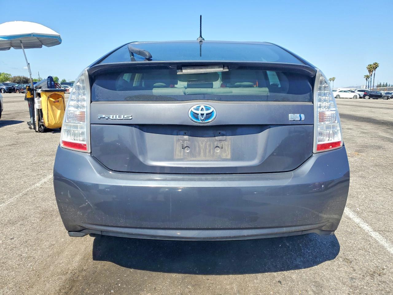 2011 Toyota Prius Two - Фото 6