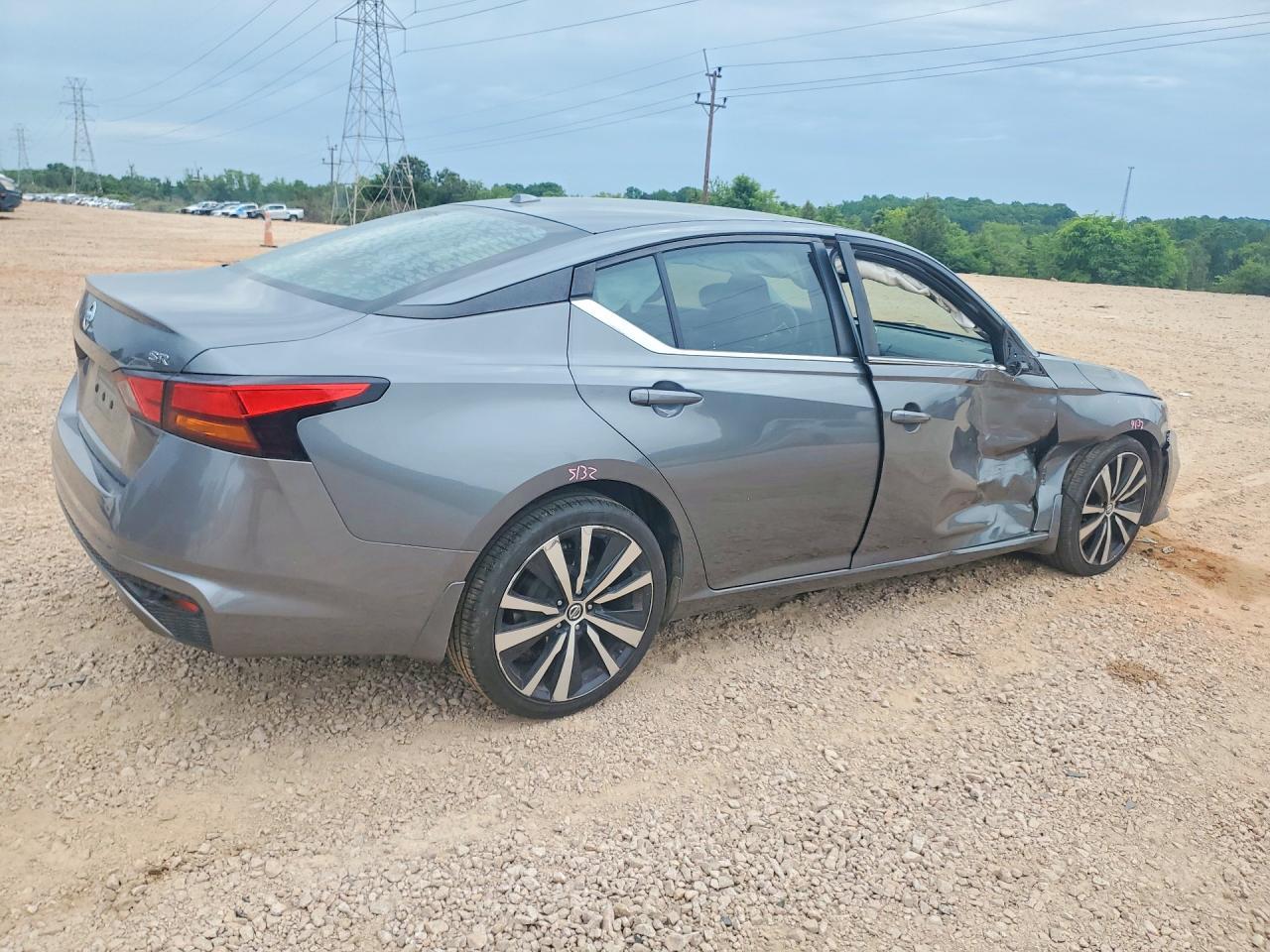 2019 Nissan Altima Sr - Image 3