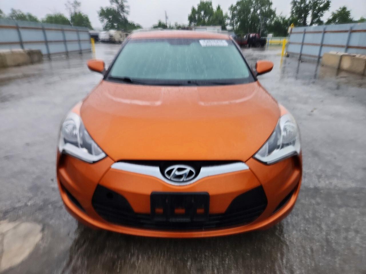 2016 Hyundai Veloster Base - Image 5