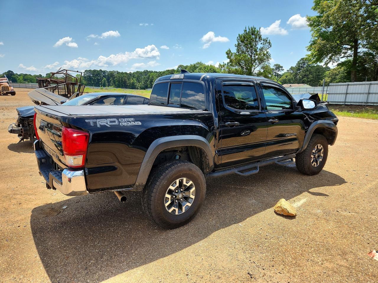 2016 Toyota Tacoma Trd Off-Road - Image 3