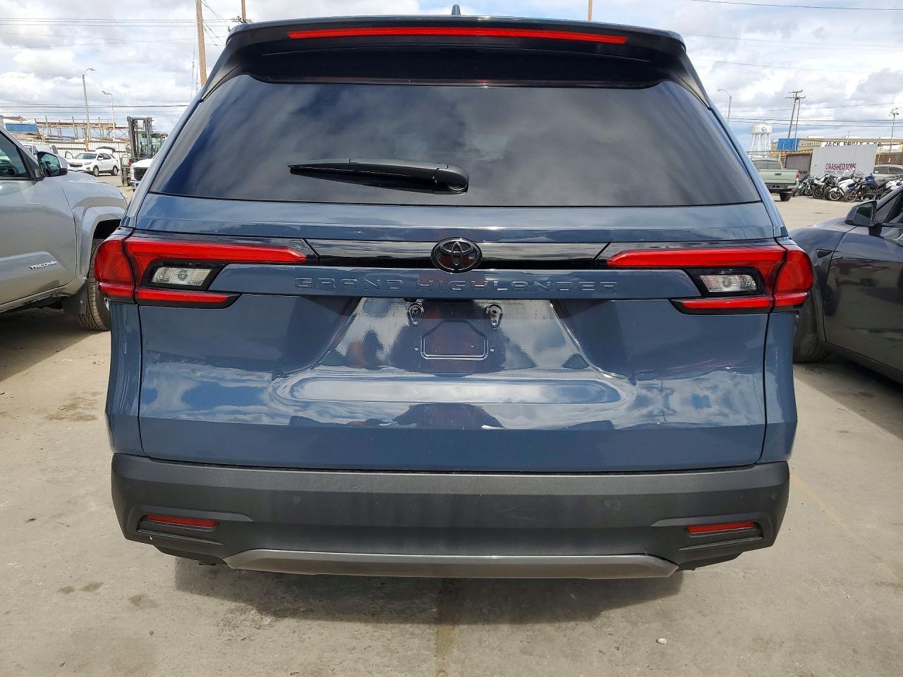 2024 Toyota Grand Highlander Limited - Image 6