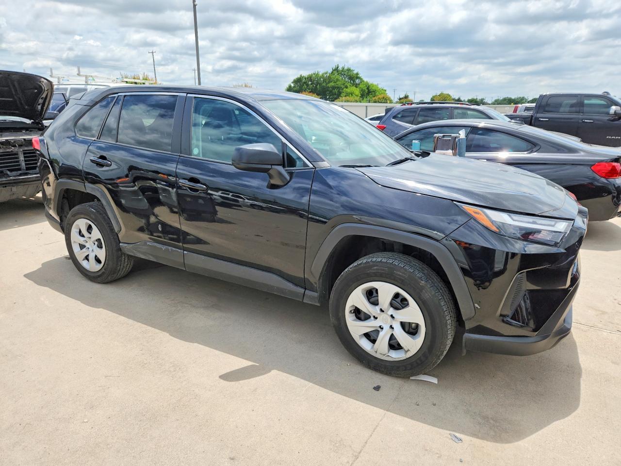 2024 Toyota Rav4 Le - Image 4