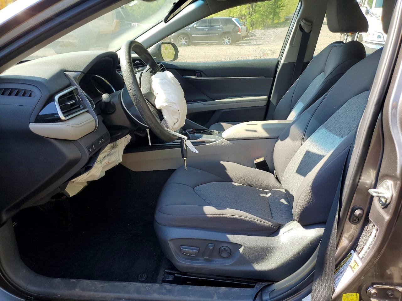 2018 Toyota Camry Le - Image 7