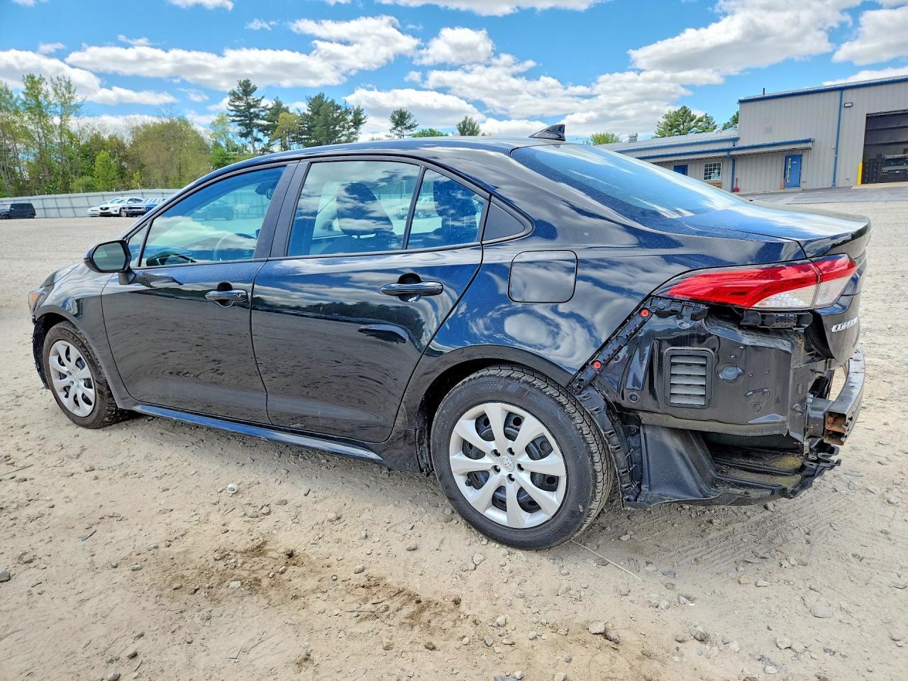 2022 Toyota Corolla Le - Image 2
