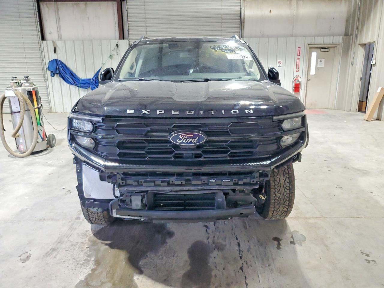 2025 Ford Expedition Active - Image 5